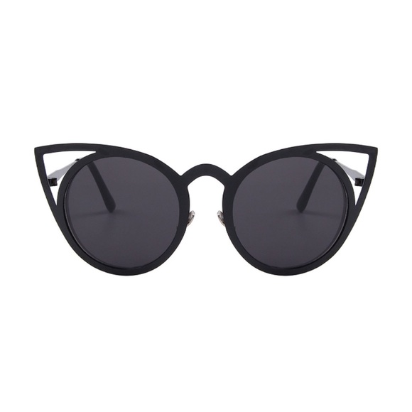 Round Lens Cut Out Cat Eye Black Sunglasses - Picture 4 of 11